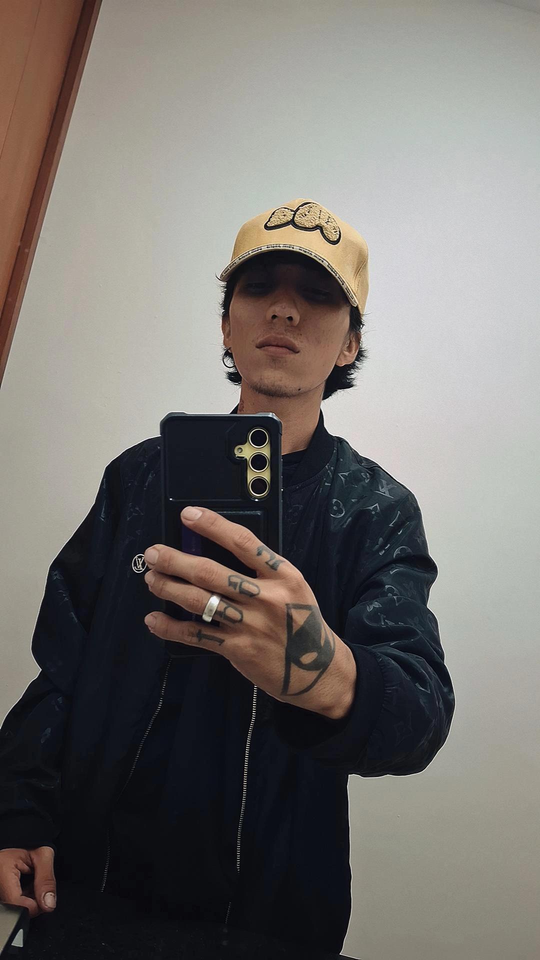 Chicoskinny3x from Mexico