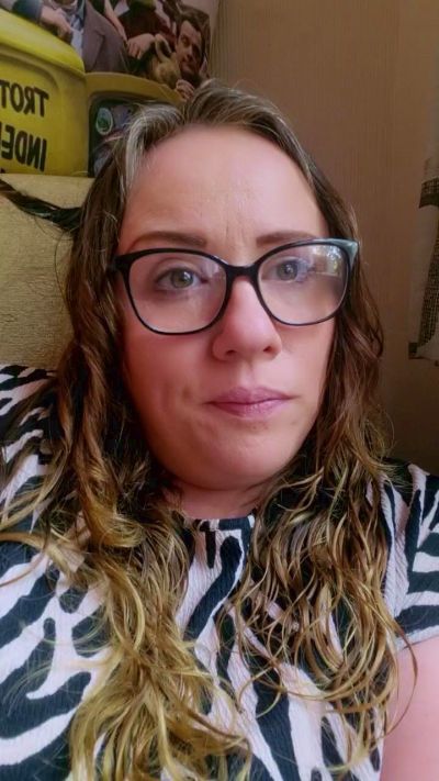 Emmaloulou3 from United Kingdom