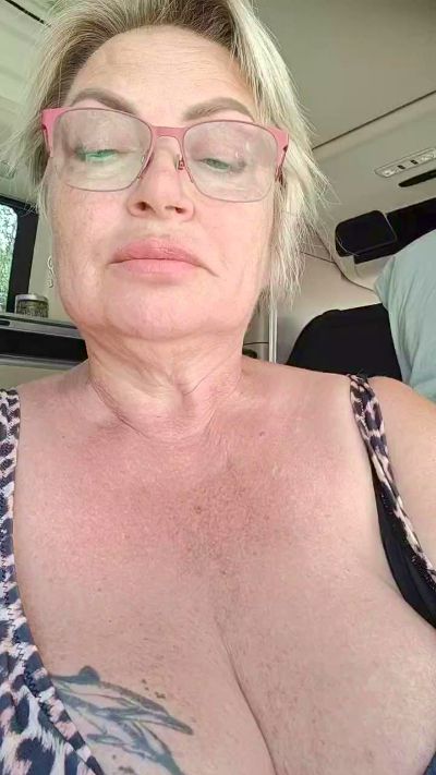 LindaL69 from Italy