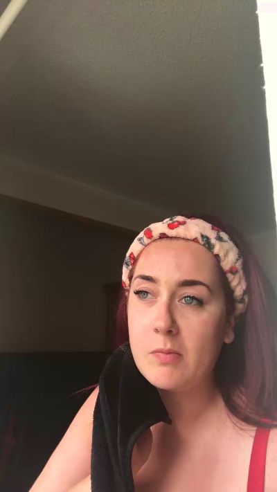 Meggieee98 from United Kingdom