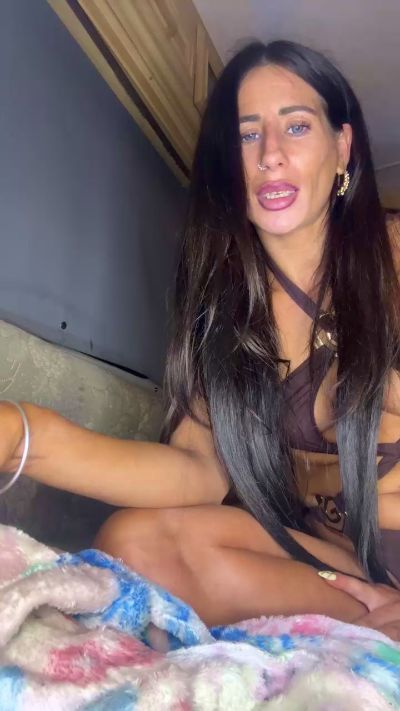 Missfoxylady33 from United Kingdom