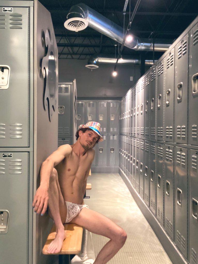 SlaveboiChaz from United States