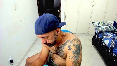 jonas1605 from Colombia