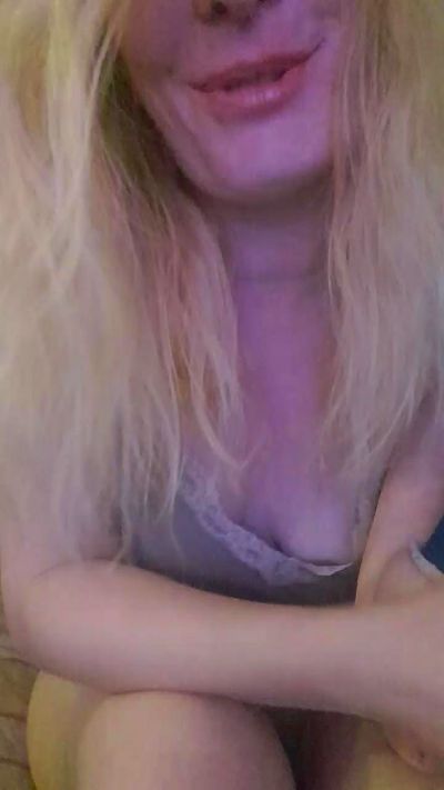 lablonde8 from France