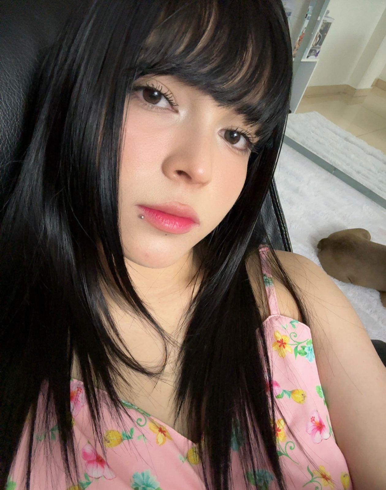 misshoneyxxx from France